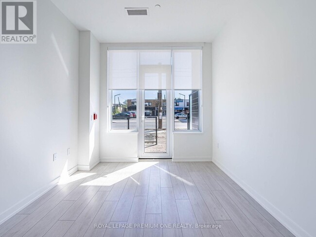 Photo du bâtiment - 556-556 Marlee Ave