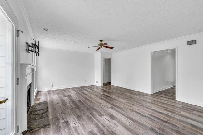 Building Photo - 3590 Canon Creek Dr