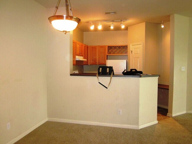 Foto del edificio - 300 Riverbend Dr