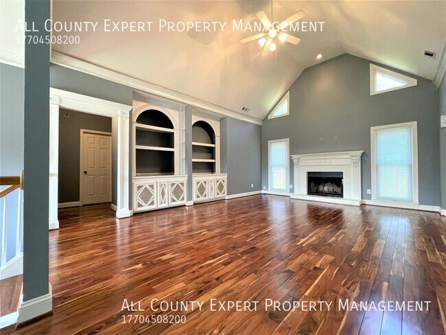 Foto del edificio - Awesome Home, Huge Lot, Lawn Included