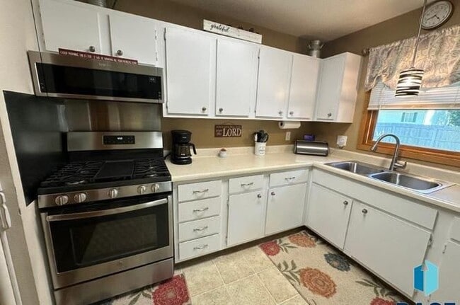 Building Photo - 1324 12th St S