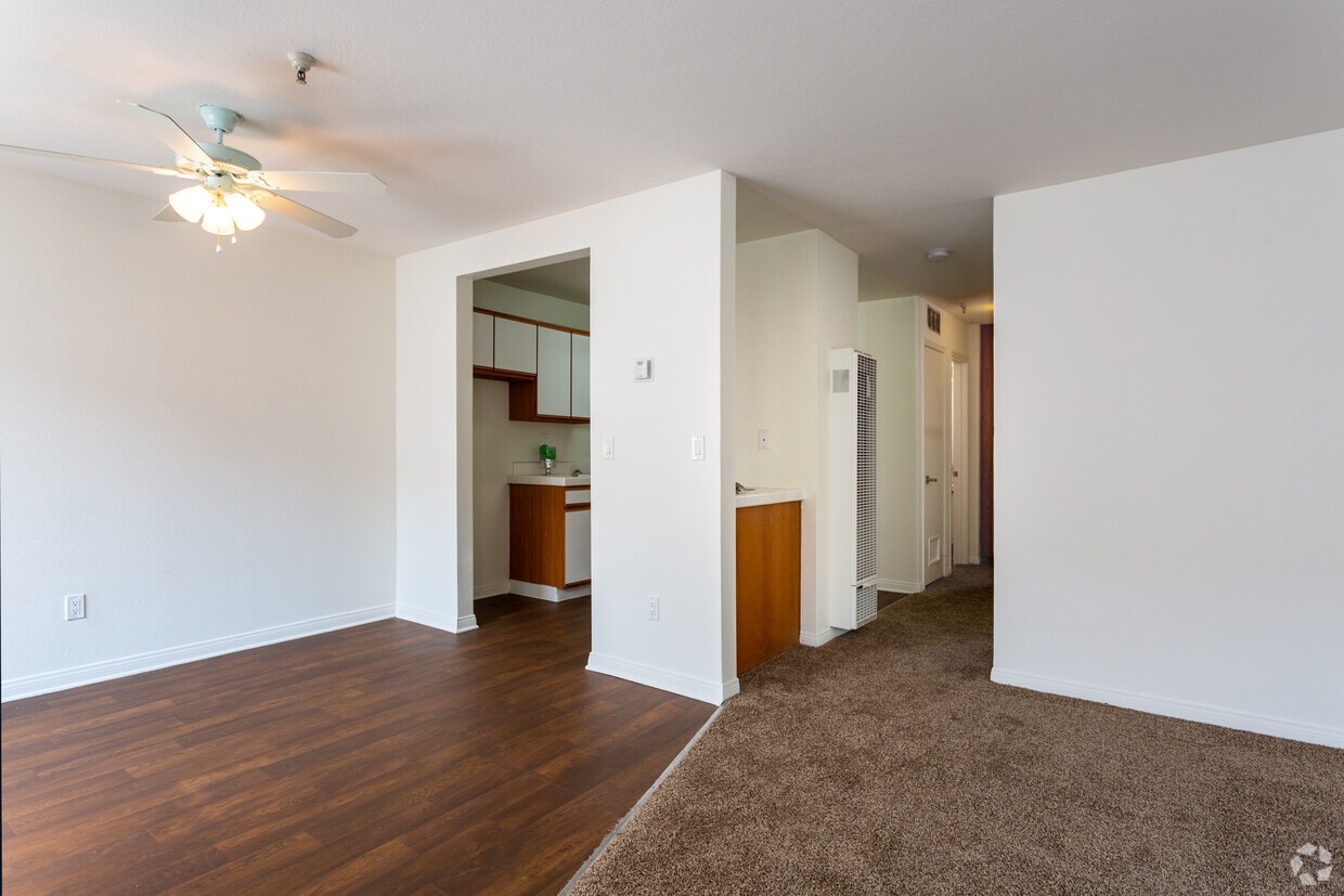 Chadron Apts Apartments in Hawthorne, CA Westside Rentals