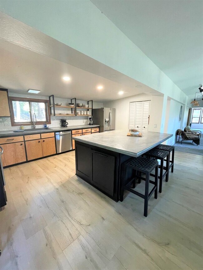 Building Photo - Tahoe City Four Bedroom House- Ski Lease
