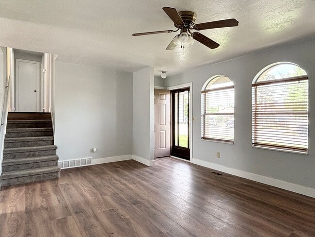 Building Photo - Cozy Home with New Paint & Flooring!