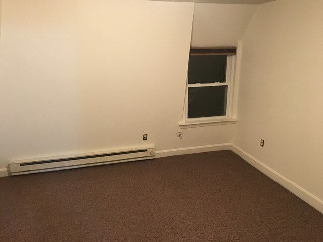 Building Photo - 17 Manns Ct