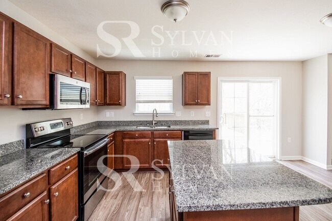 Foto del edificio - A must see 4-bedroom, 2.5 bath home in Oak Pointe.