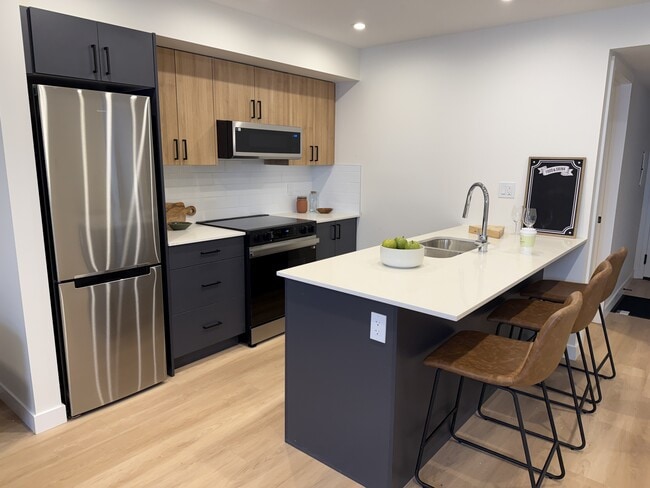 Building Photo - 8615-8108 108 St NW