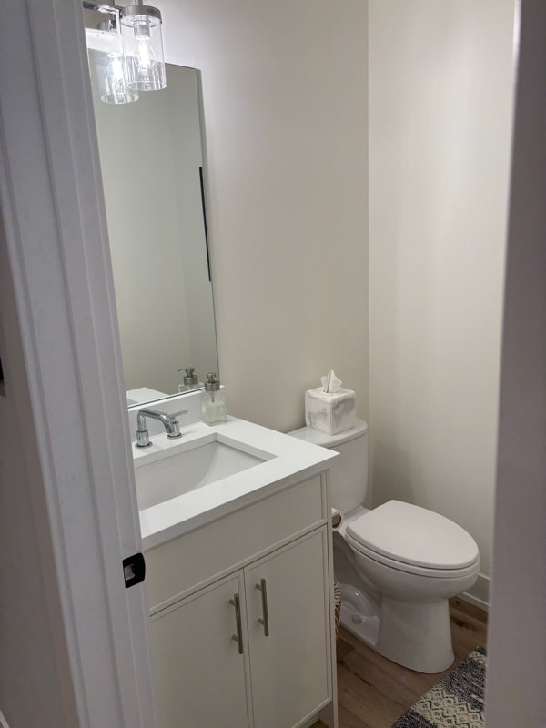 Building Photo - 3341 N Sheffield Ave