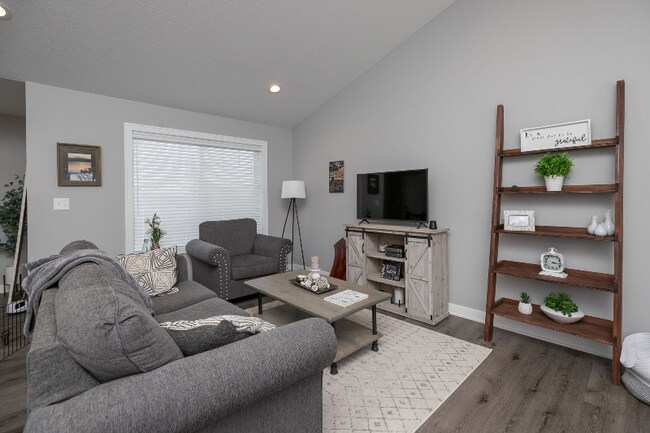 Building Photo - 302 Devin Dr