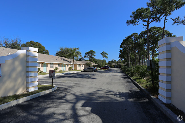 Building Photo - Surfside Villas