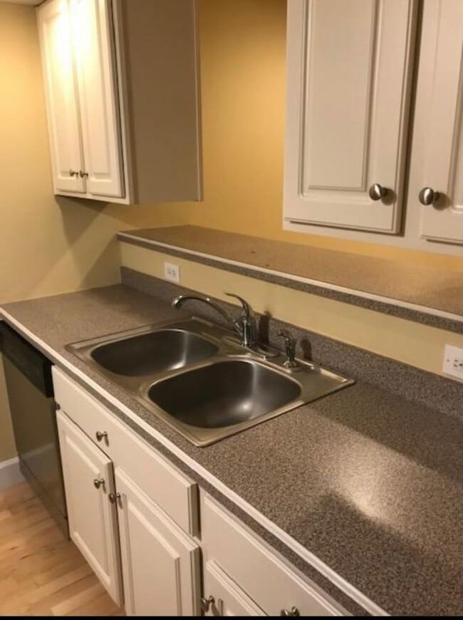 Kitchen - 107 S Grove St