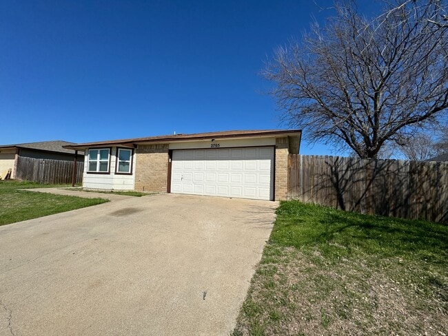 Building Photo - 2705 Casey Dr