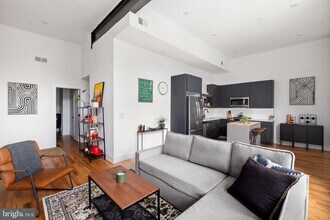 Building Photo - 1221 4 St