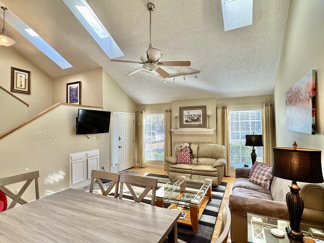 Building Photo - 308 Chota View Pl