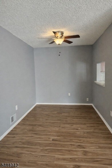 Foto del edificio - 215 Rachel Ct