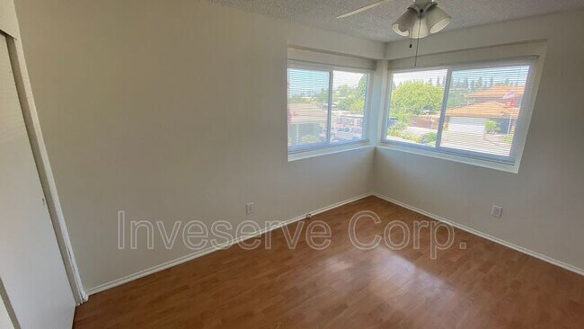 Building Photo - 3207 Woodcreek Cir