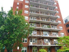 Building Photo - 700 Summer St