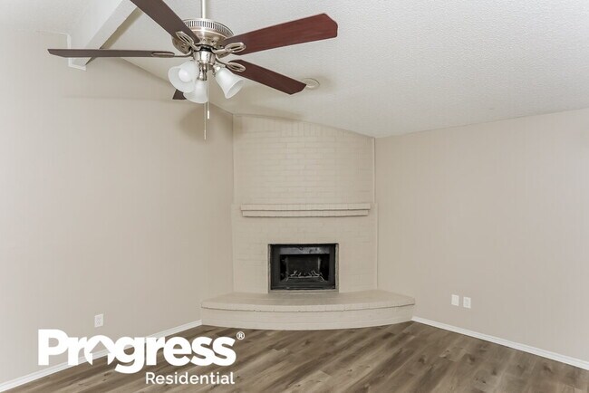 Building Photo - 6004 Cool Springs Dr