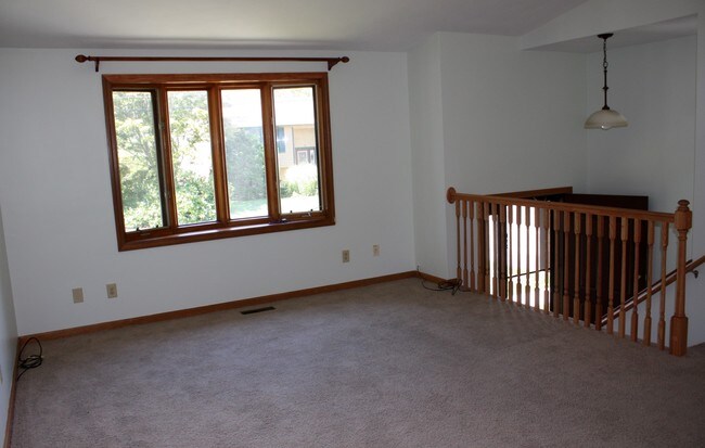 Living - 9 Sumac Trail