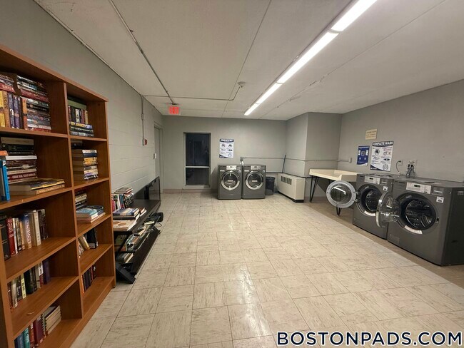 Foto del edificio - 50 Broadlawn Park