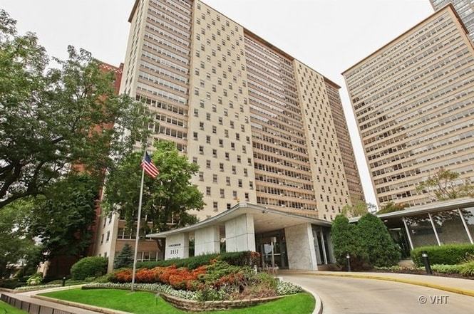 Outside building - 3950 N Lake Shore Dr
