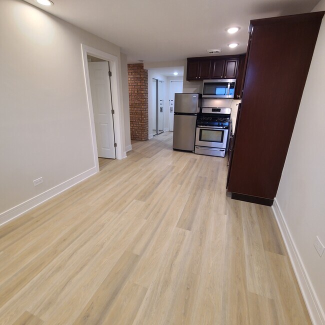 5310 N Chester Ave Unit 106, Chicago, IL 60656 Condo for Rent in