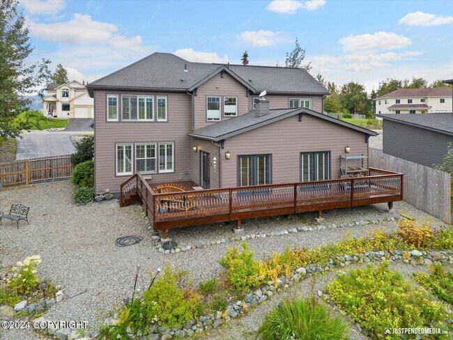Building Photo - Amazing 4 Bed/4.5 Bath Palmer Home