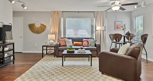 Modelo-Sala-de-estar-03-Park-at-Athens-Lakeside-Athens-GA-5 - Arches On The Lake Student Living