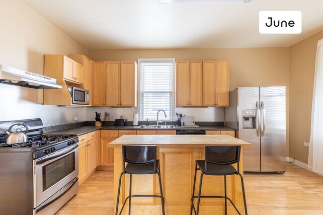 Foto del edificio - ROOM ONLY in 3-bed/2.0-bath Home