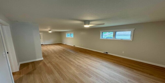 Building Photo - 40 Deep Lake Rd