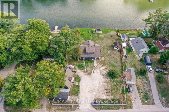 Building Photo - 1067 Mosley St