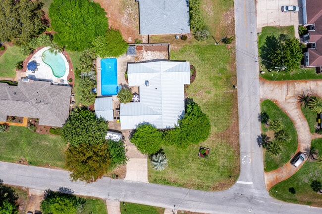 Building Photo - 301 Cypress St