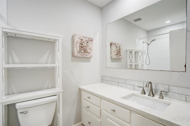 Foto del edificio - 376-376 NW 8th Ct