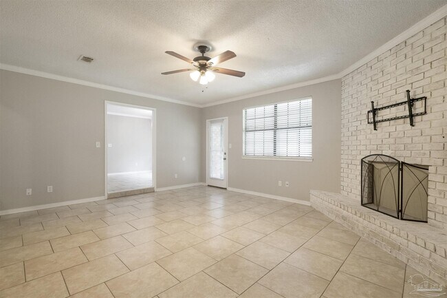 Building Photo - 587 Bobwhite Dr