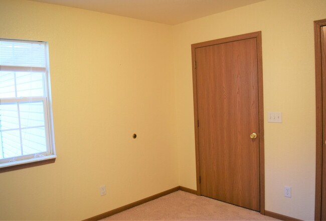 Foto del edificio - Spacious & Convenient Living in Shady Oaks!