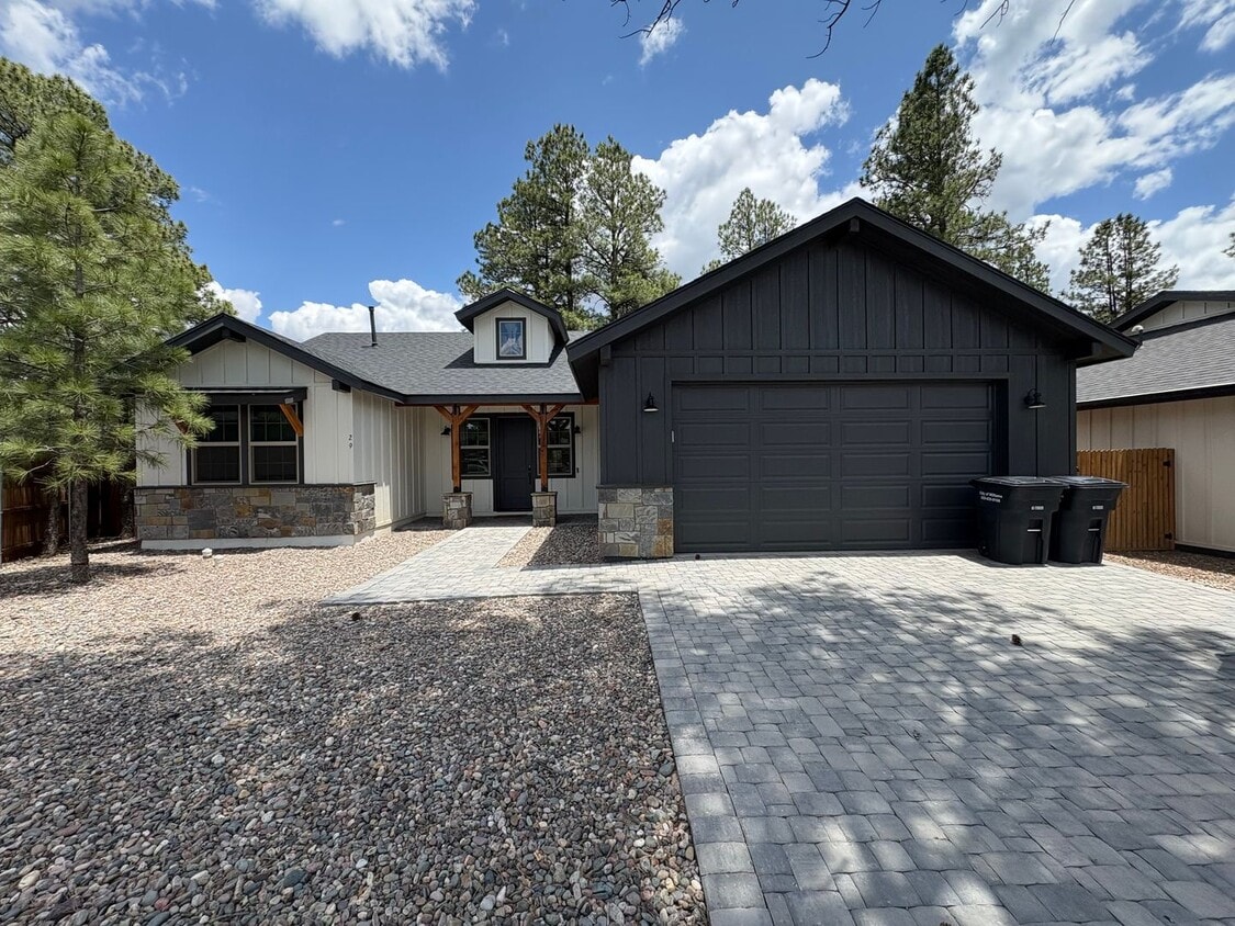 Primary Photo - Spacious Williams Rental
