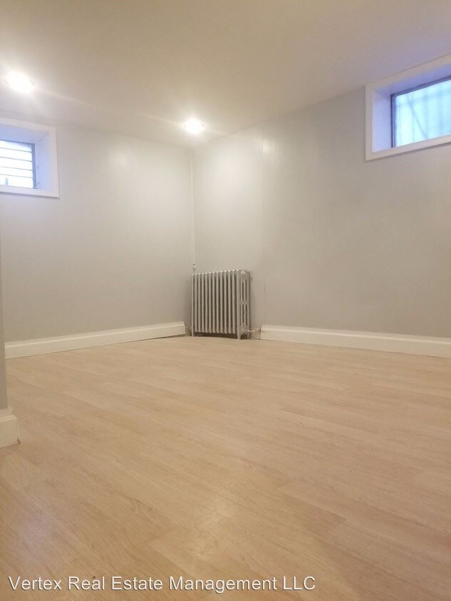 Foto principal - 2401 S 72nd St