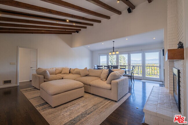 Foto del edificio - 14563 Round Valley Dr