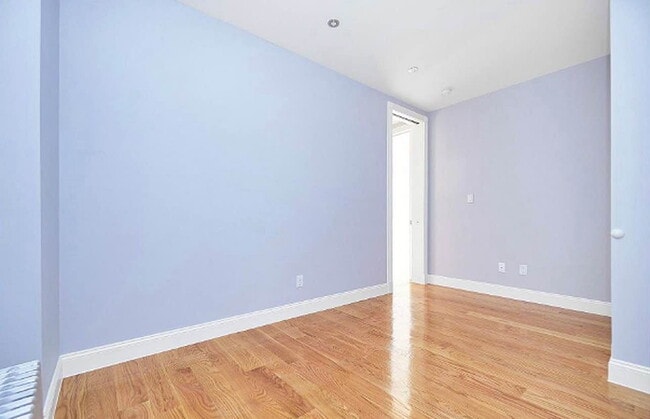 Photo - "Spacious 3-Bedroom Haven with Granite Ele... Apartment