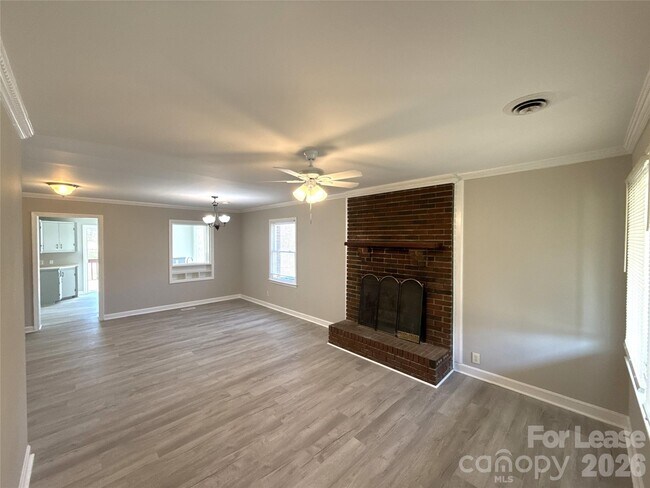 Foto del edificio - 513 Rhodes Ave