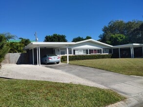 Building Photo - 2921 Bentley St