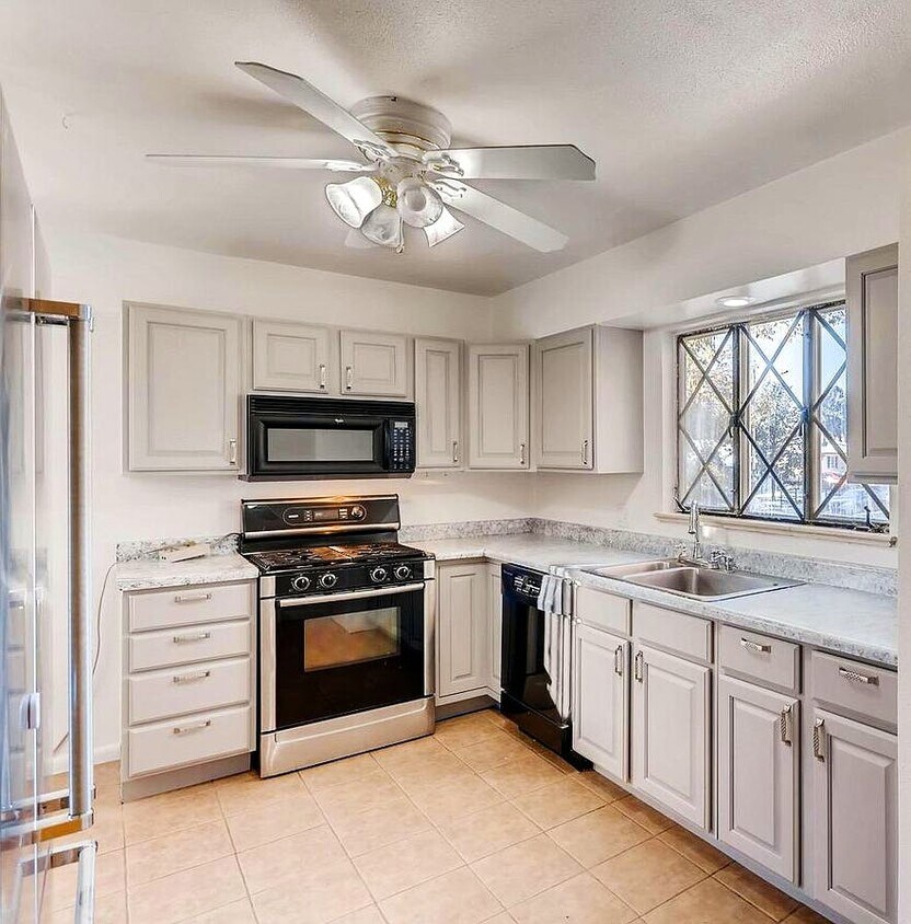 Primary Photo - 1590 S Dale Ct