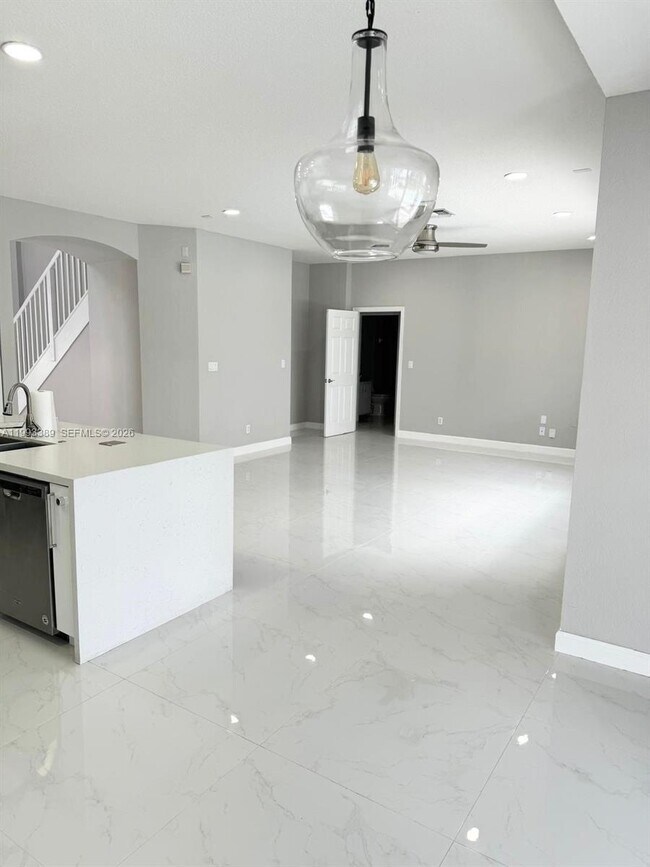 Foto del edificio - 4451 Seneca Ave