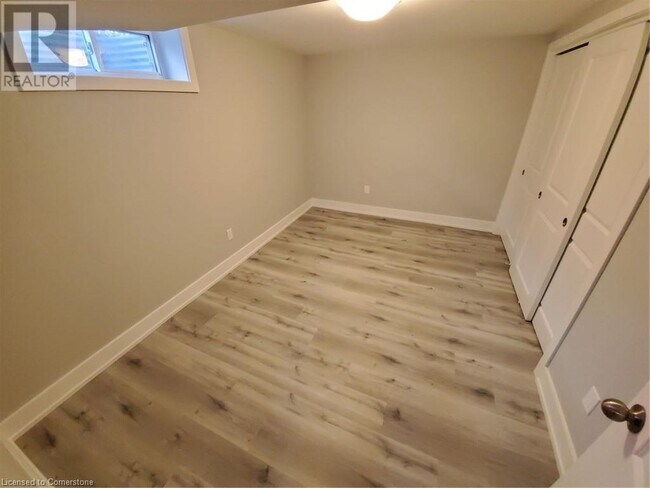Building Photo - 19 Meadowlark Dr