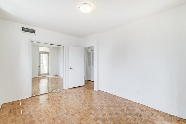 Building Photo - 171 Erskine Avenue