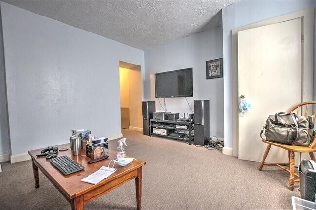 Foto del edificio - 1680 Blue Rock St