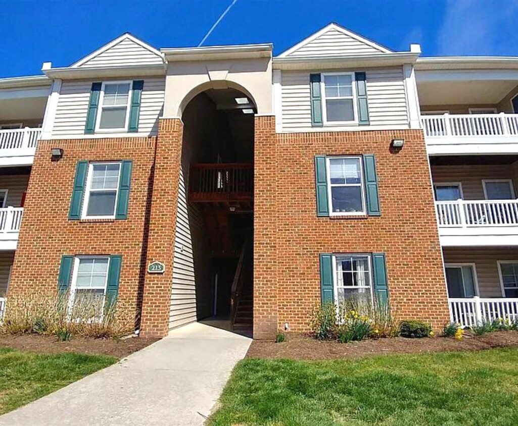 Primary Photo - 213 S Knollwood Drive #3101| Condo | 2 Bed...