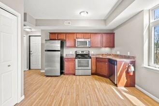 Building Photo - 2024 College St