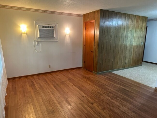 Foto del edificio - 420 Main St, Maple Hill Ks