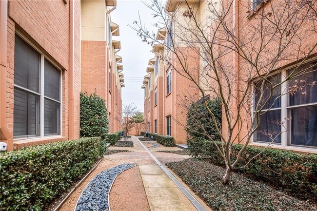 Building Photo - 4412 McKinney Ave